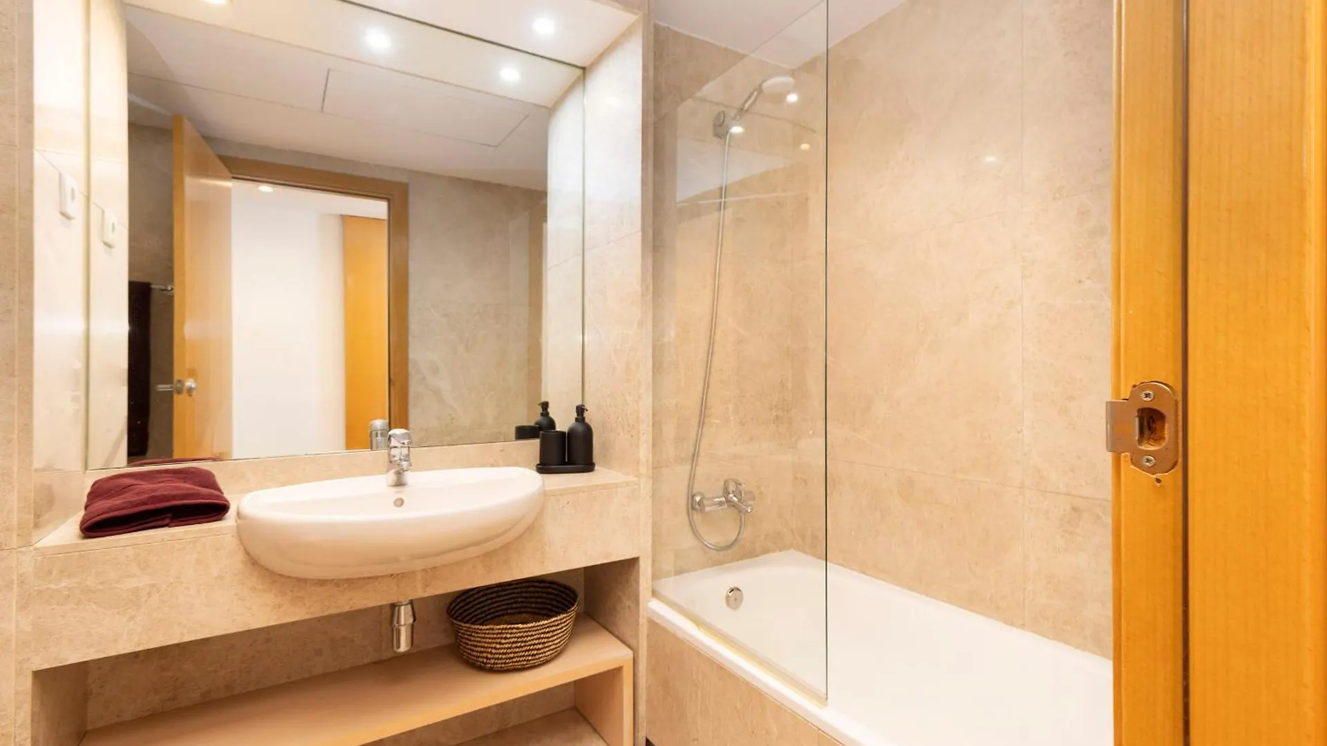 ברצלונה Enjoy Apartments Calle Paris Super Stylish